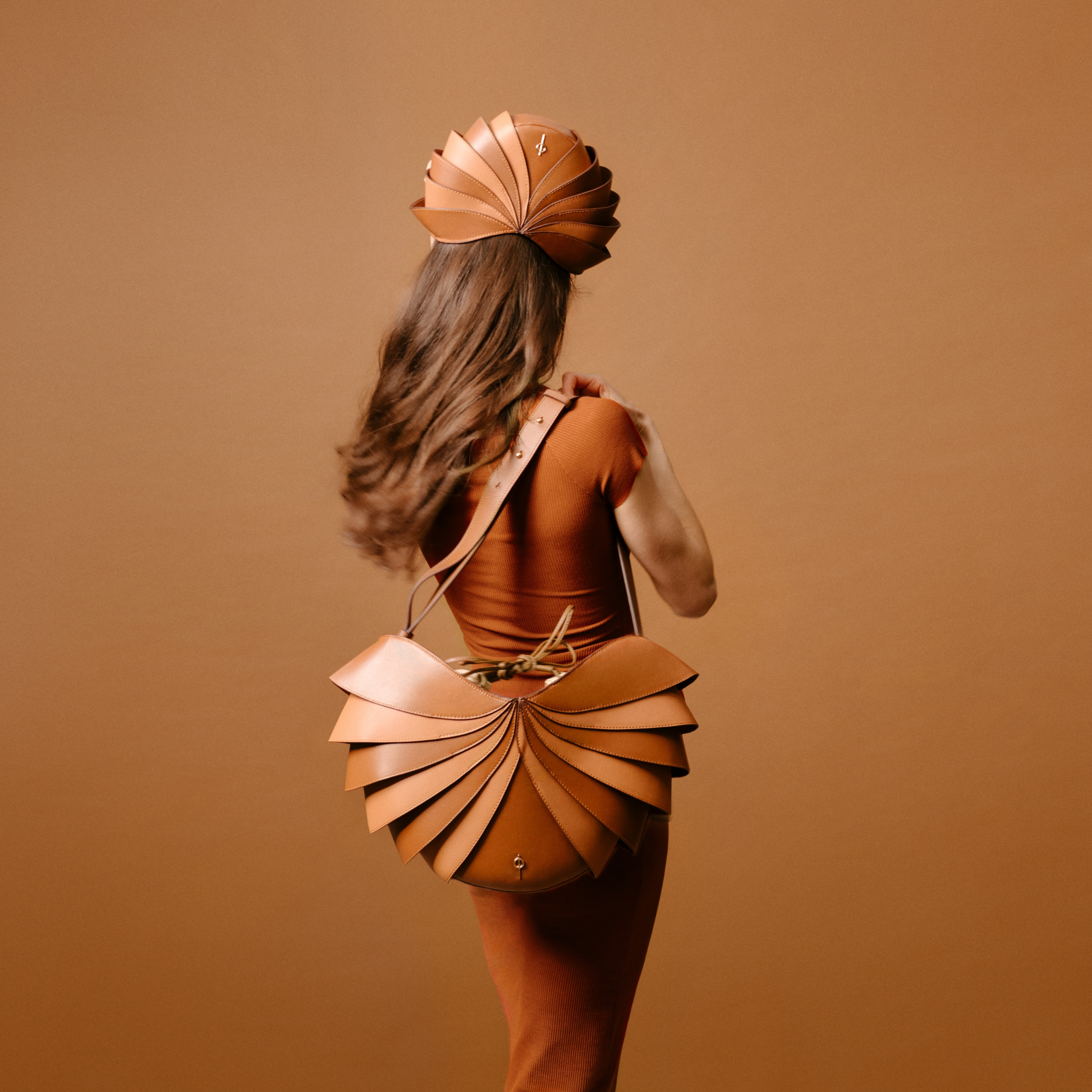 Amazon Kraliçesi Omuzlarda