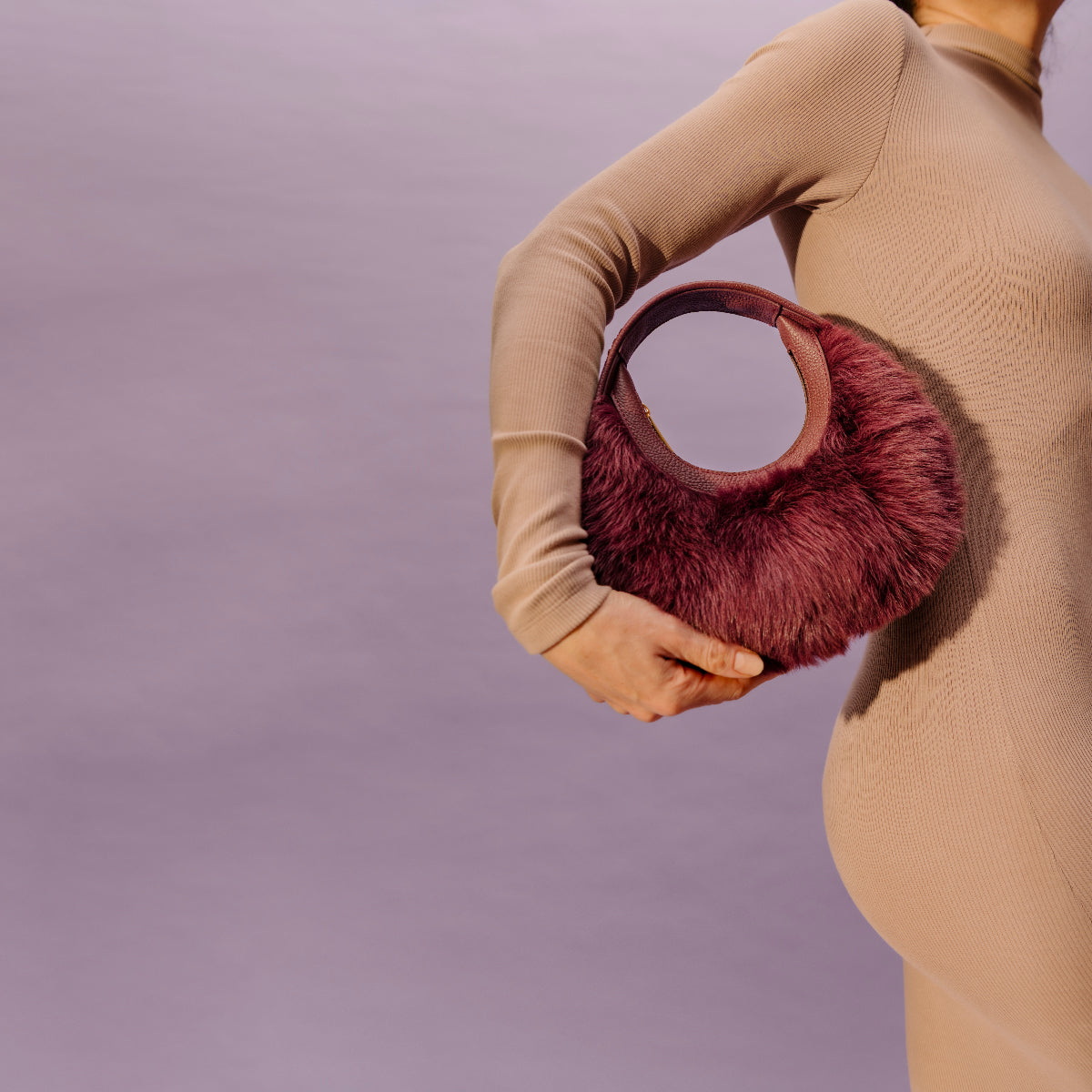 ROUND FLUFFY BURGUNDY