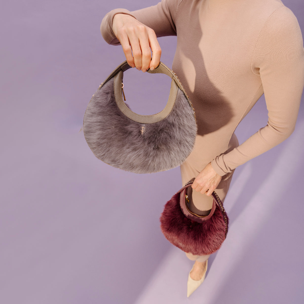ROUND FLUFFY BURGUNDY